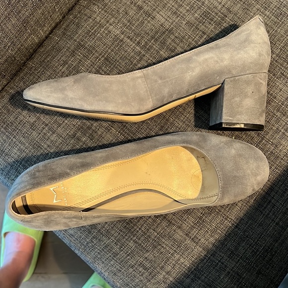 Marc Fisher block heel suede pumps - Picture 2 of 4